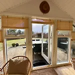 Cozy House In Close To Shopping And * エーベルトフト