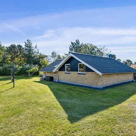 Cozy House In Close To Shopping And Ferienhaus
