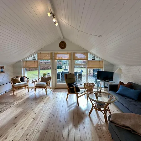 Cozy House In Close To Shopping And *